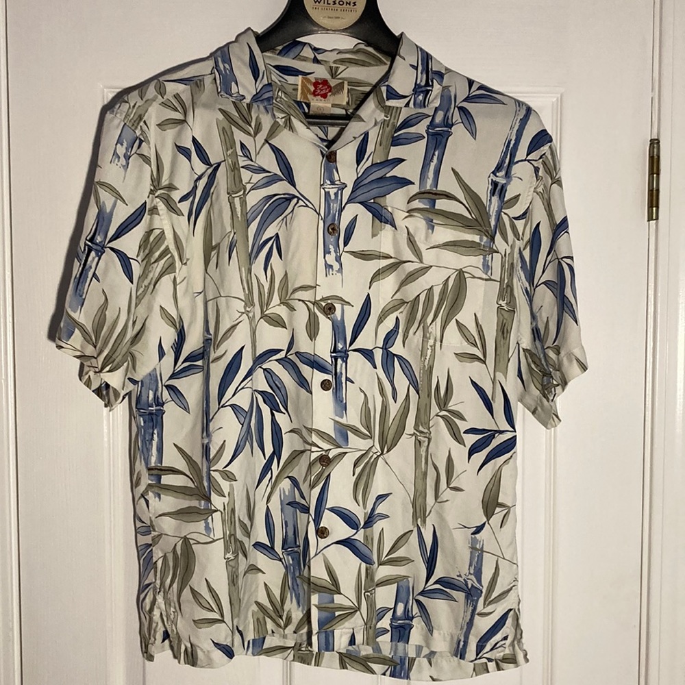 Hilo Hattie Hawaii 100% Silk (Bamboo Design) T Shirt- Size Small